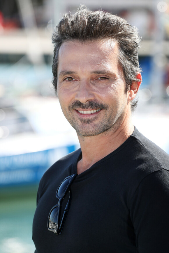 Sébastien Roch - Photocall de la série "Les mystères de l'amour" lors de la 21ème édition du Festival de la Fiction TV de la Rochelle . Le 13 septembre 2019 © Patrick Bernard / Bestimage