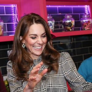 Kate Middleton et son mari le prince William lors d'une visite officielle à Bradfort (Yorkshire de l'ouest), le mercredi le 15 janvier 2020. Après avoir rencontré des fans, ils ont visité une association puis ont dégusté un lassi (sorte de mikshake originaire d'Inde) dans une chaîne de restaurants locale. C'est la première sortie des époux de Cambridge depuis l'annonce du départ de Meghan Markle et le prince Harry de la famille royale britannique. 