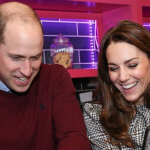 Kate Middleton et son mari le prince William lors d'une visite officielle à Bradfort (Yorkshire de l'ouest), le mercredi le 15 janvier 2020. Après avoir rencontré des fans, ils ont visité une association puis ont dégusté un lassi (sorte de mikshake originaire d'Inde) dans une chaîne de restaurants locale. C'est la première sortie des époux de Cambridge depuis l'annonce du départ de Meghan Markle et le prince Harry de la famille royale britannique. 