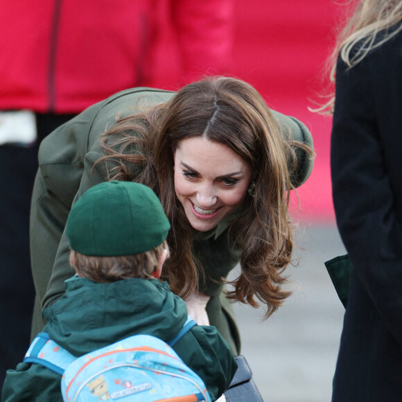 Kate Middleton et son mari le prince William lors d'une visite officielle à Bradfort (Yorkshire de l'ouest), le mercredi le 15 janvier 2020. Après avoir rencontré des fans, ils ont visité une association puis ont dégusté un lassi (sorte de mikshake originaire d'Inde) dans une chaîne de restaurants locale. C'est la première sortie des époux de Cambridge depuis l'annonce du départ de Meghan Markle et le prince Harry de la famille royale britannique. 