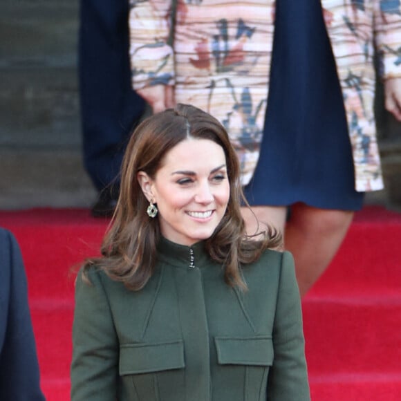 Kate Middleton et son mari le prince William lors d'une visite officielle à Bradfort (Yorkshire de l'ouest), le mercredi le 15 janvier 2020. Après avoir rencontré des fans, ils ont visité une association puis ont dégusté un lassi (sorte de mikshake originaire d'Inde) dans une chaîne de restaurants locale. C'est la première sortie des époux de Cambridge depuis l'annonce du départ de Meghan Markle et le prince Harry de la famille royale britannique. 