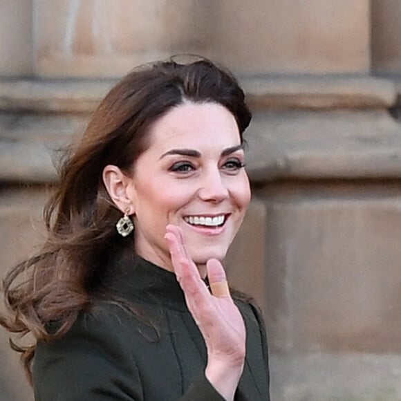 Kate Middleton et son mari le prince William lors d'une visite officielle à Bradfort (Yorkshire de l'ouest), le mercredi le 15 janvier 2020. Après avoir rencontré des fans, ils ont visité une association puis ont dégusté un lassi (sorte de mikshake originaire d'Inde) dans une chaîne de restaurants locale. C'est la première sortie des époux de Cambridge depuis l'annonce du départ de Meghan Markle et le prince Harry de la famille royale britannique. 