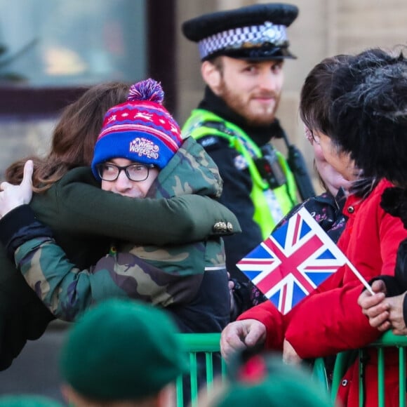 Le prince William, duc de Cambridge, et Catherine (Kate) Middleton, duchesse de Cambridge, à Centenary Square lors de leur visite à Bradford. Le duc et la duchesse se sont entretenus avec des membres du public lors d'une promenade. Bradford, le 15 janvier 2020.