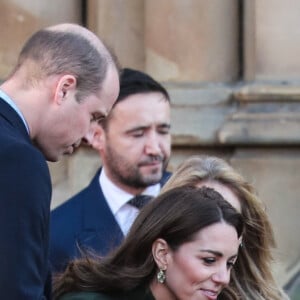 Le prince William, duc de Cambridge, et Catherine (Kate) Middleton, duchesse de Cambridge, à Centenary Square lors de leur visite à Bradford. Le duc et la duchesse se sont entretenus avec des membres du public lors d'une promenade. Bradford, le 15 janvier 2020.