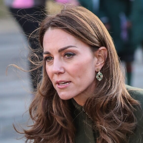 Le prince William, duc de Cambridge, et Catherine (Kate) Middleton, duchesse de Cambridge, à Centenary Square lors de leur visite à Bradford. Le duc et la duchesse se sont entretenus avec des membres du public lors d'une promenade. Bradford, le 15 janvier 2020.