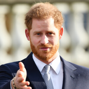 Première apparition publique une semaine après l'annonce de sa mise en retrait de la monarchie britannique avec sa femme du prince Harry, duc de Sussex, qui préside jeudi le tirage au sort de la Coupe du monde de rugby à XIII 2021 pour les tournois masculins, féminins et en fauteuil roulant au palais de Buckingham, à Londres, Royaume Uni, le 16 janvier 2020.