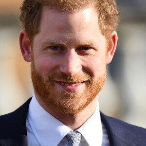 Première apparition publique une semaine après l'annonce de sa mise en retrait de la monarchie britannique avec sa femme du prince Harry, duc de Sussex, qui préside jeudi le tirage au sort de la Coupe du monde de rugby à XIII 2021 pour les tournois masculins, féminins et en fauteuil roulant au palais de Buckingham, à Londres, Royaume Uni, le 16 janvier 2020.