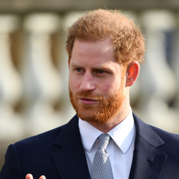 Première apparition publique une semaine après l'annonce de sa mise en retrait de la monarchie britannique avec sa femme du prince Harry, duc de Sussex, qui préside jeudi le tirage au sort de la Coupe du monde de rugby à XIII 2021 pour les tournois masculins, féminins et en fauteuil roulant au palais de Buckingham, à Londres, Royaume Uni, le 16 janvier 2020.