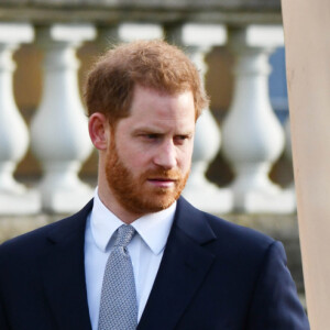 Première apparition publique une semaine après l'annonce de sa mise en retrait de la monarchie britannique avec sa femme du prince Harry, duc de Sussex, qui préside jeudi le tirage au sort de la Coupe du monde de rugby à XIII 2021 pour les tournois masculins, féminins et en fauteuil roulant au palais de Buckingham, à Londres, Royaume Uni, le 16 janvier 2020.