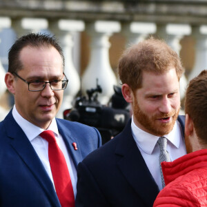 Première apparition publique une semaine après l'annonce de sa mise en retrait de la monarchie britannique avec sa femme du prince Harry, duc de Sussex, qui préside jeudi le tirage au sort de la Coupe du monde de rugby à XIII 2021 pour les tournois masculins, féminins et en fauteuil roulant au palais de Buckingham, à Londres, Royaume Uni, le 16 janvier 2020.