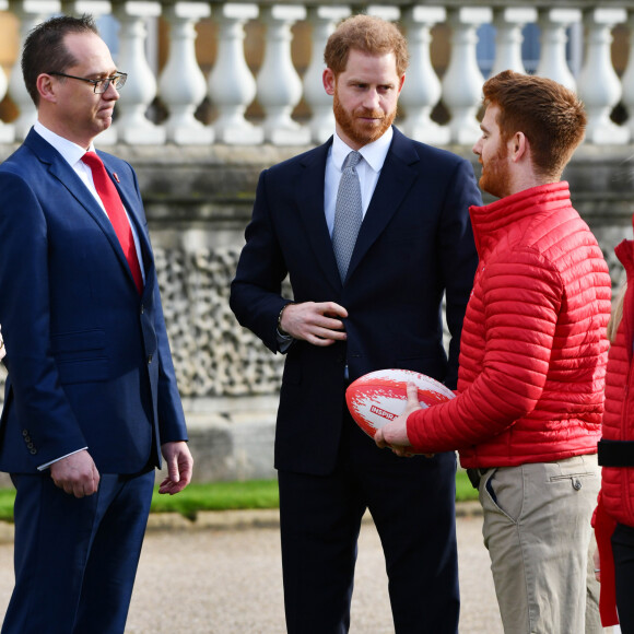 Première apparition publique une semaine après l'annonce de sa mise en retrait de la monarchie britannique avec sa femme du prince Harry, duc de Sussex, qui préside jeudi le tirage au sort de la Coupe du monde de rugby à XIII 2021 pour les tournois masculins, féminins et en fauteuil roulant au palais de Buckingham, à Londres, Royaume Uni, le 16 janvier 2020.