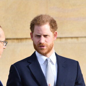 Première apparition publique une semaine après l'annonce de sa mise en retrait de la monarchie britannique avec sa femme du prince Harry, duc de Sussex, qui préside jeudi le tirage au sort de la Coupe du monde de rugby à XIII 2021 pour les tournois masculins, féminins et en fauteuil roulant au palais de Buckingham, à Londres, Royaume Uni, le 16 janvier 2020.