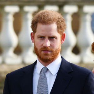 Première apparition publique une semaine après l'annonce de sa mise en retrait de la monarchie britannique avec sa femme du prince Harry, duc de Sussex, qui préside jeudi le tirage au sort de la Coupe du monde de rugby à XIII 2021 pour les tournois masculins, féminins et en fauteuil roulant au palais de Buckingham, à Londres, Royaume Uni, le 16 janvier 2020.