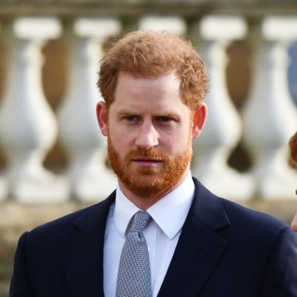 Première apparition publique une semaine après l'annonce de sa mise en retrait de la monarchie britannique avec sa femme du prince Harry, duc de Sussex, qui préside jeudi le tirage au sort de la Coupe du monde de rugby à XIII 2021 pour les tournois masculins, féminins et en fauteuil roulant au palais de Buckingham, à Londres, Royaume Uni, le 16 janvier 2020.