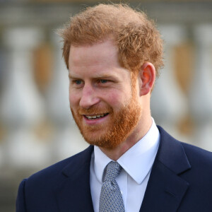 Première apparition publique une semaine après l'annonce de sa mise en retrait de la monarchie britannique avec sa femme du prince Harry, duc de Sussex, qui préside jeudi le tirage au sort de la Coupe du monde de rugby à XIII 2021 pour les tournois masculins, féminins et en fauteuil roulant au palais de Buckingham, à Londres, Royaume Uni, le 16 janvier 2020.