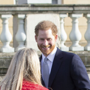 Première apparition publique une semaine après l'annonce de sa mise en retrait de la monarchie britannique avec sa femme du prince Harry, duc de Sussex, qui préside jeudi le tirage au sort de la Coupe du monde de rugby à XIII 2021 pour les tournois masculins, féminins et en fauteuil roulant au palais de Buckingham, à Londres, Royaume Uni, le 16 janvier 2020.