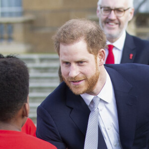 Première apparition publique une semaine après l'annonce de sa mise en retrait de la monarchie britannique avec sa femme du prince Harry, duc de Sussex, qui préside jeudi le tirage au sort de la Coupe du monde de rugby à XIII 2021 pour les tournois masculins, féminins et en fauteuil roulant au palais de Buckingham, à Londres, Royaume Uni, le 16 janvier 2020.