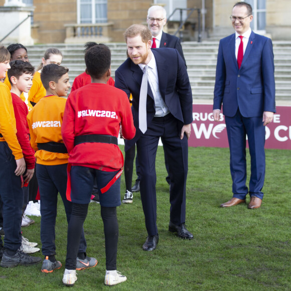 Première apparition publique une semaine après l'annonce de sa mise en retrait de la monarchie britannique avec sa femme du prince Harry, duc de Sussex, qui préside jeudi le tirage au sort de la Coupe du monde de rugby à XIII 2021 pour les tournois masculins, féminins et en fauteuil roulant au palais de Buckingham, à Londres, Royaume Uni, le 16 janvier 2020.