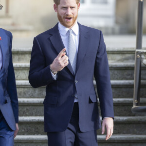 Première apparition publique une semaine après l'annonce de sa mise en retrait de la monarchie britannique avec sa femme du prince Harry, duc de Sussex, qui préside jeudi le tirage au sort de la Coupe du monde de rugby à XIII 2021 pour les tournois masculins, féminins et en fauteuil roulant au palais de Buckingham, à Londres, Royaume Uni, le 16 janvier 2020.