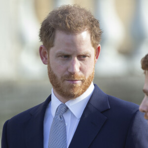 Première apparition publique une semaine après l'annonce de sa mise en retrait de la monarchie britannique avec sa femme du prince Harry, duc de Sussex, qui préside jeudi le tirage au sort de la Coupe du monde de rugby à XIII 2021 pour les tournois masculins, féminins et en fauteuil roulant au palais de Buckingham, à Londres, Royaume Uni, le 16 janvier 2020.