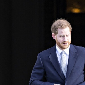 Première apparition publique une semaine après l'annonce de sa mise en retrait de la monarchie britannique avec sa femme du prince Harry, duc de Sussex, qui préside jeudi le tirage au sort de la Coupe du monde de rugby à XIII 2021 pour les tournois masculins, féminins et en fauteuil roulant au palais de Buckingham, à Londres, Royaume Uni, le 16 janvier 2020.