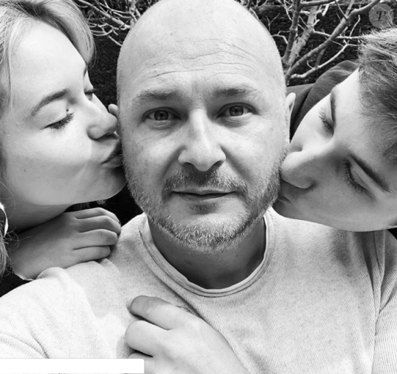 Cauet complice avec ses enfants Ivana et Valmont. Avril 2018, Instagram.