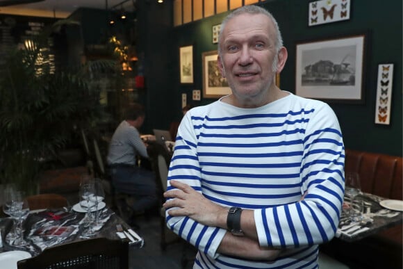 Le couturier français Jean-Paul Gaultier en rendez-vous, lors d'une interview à Moscou, le 21 octobre 2019.