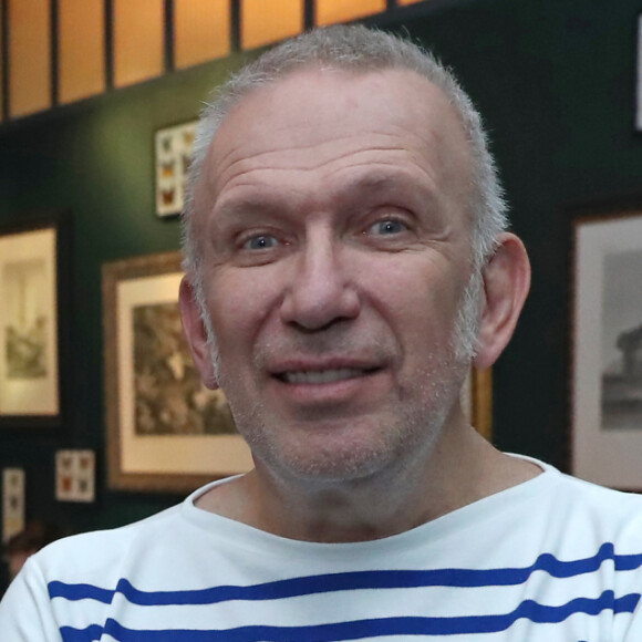 Le couturier français Jean-Paul Gaultier en rendez-vous, lors d'une interview à Moscou, le 21 octobre 2019.