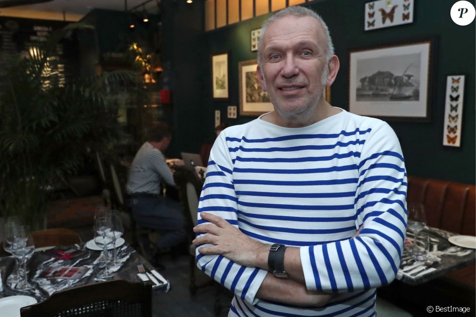 Le couturier français JeanPaul Gaultier en rendezvous, lors d'une