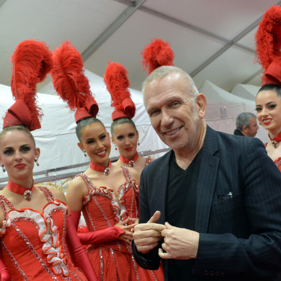 Exclusif - Jean-Paul Gaultier et les danseuses du Moulin Rouge - Backstage du concert anniversaire des 130 ans de la Tour Eiffel à Paris. Le 2 octobre 2019. © Perusseau-Veeren/ Bestimage