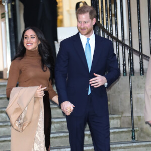 Meghan Markle, duchesse de Sussex, et le prince Harry, duc de Sussex, le 7 janvier 2020 lors de leur visite à la Maison du Canada à Londres suite à leur séjour outre-Atlantique dans les semaines précédentes.