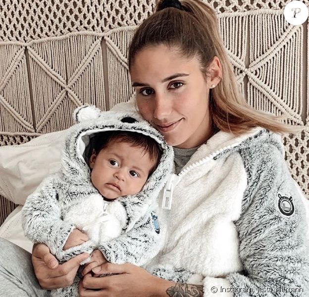 Jesta Hillmann Fete Les 6 Mois De Son Fils Un Detail Amuse Les Internautes Purepeople