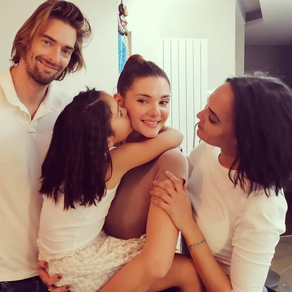 Camille Lacourt, Alice Detollenaere et Valérie Bègue réunis pour l'anniversaire de Jazz, qui a fêté ses 7 ans. Photo publiée sur Instagram le 21 octobre 2019. 