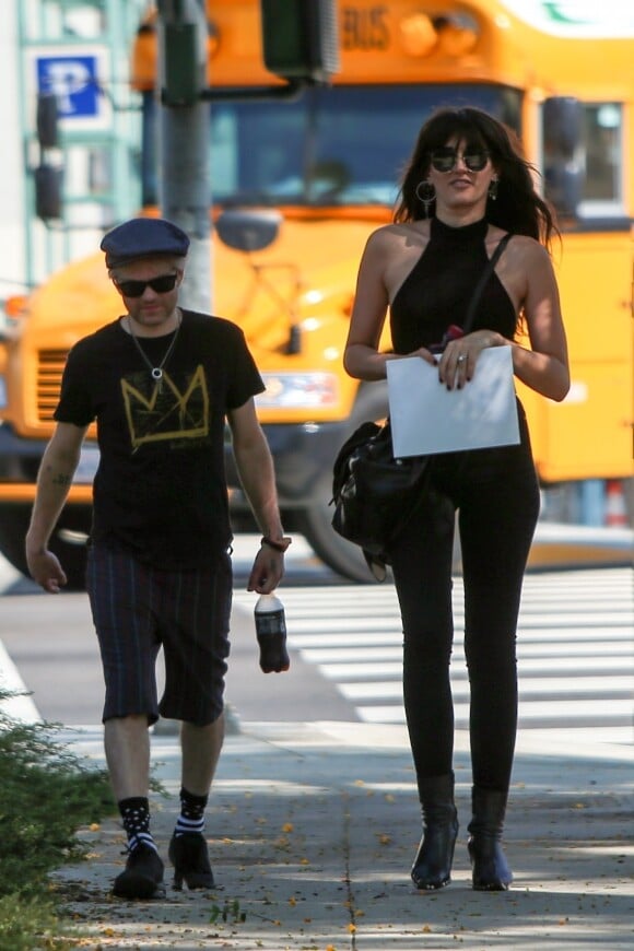 Exclusif - Le leader canadien du groupe Sum 41 Deryck Whibley et sa femme, le mannequin Ariana Cooper quittent un centre médical à Beverly Hills. Le 9 juillet 2019.