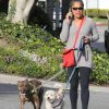Exclusif - Doria Ragland, la mère de Meghan Markle, promène ses chiens à Los Angeles, le 9 janvier 2020.