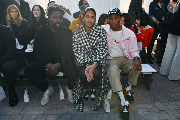 Ladj Ly, Helen Lasichanh et Pharrell Williams assistent au deuxième défilé Chanel, collection Haute Couture printemps-été 2020, au Grand Palais. Paris, le 21 janvier 2020.
