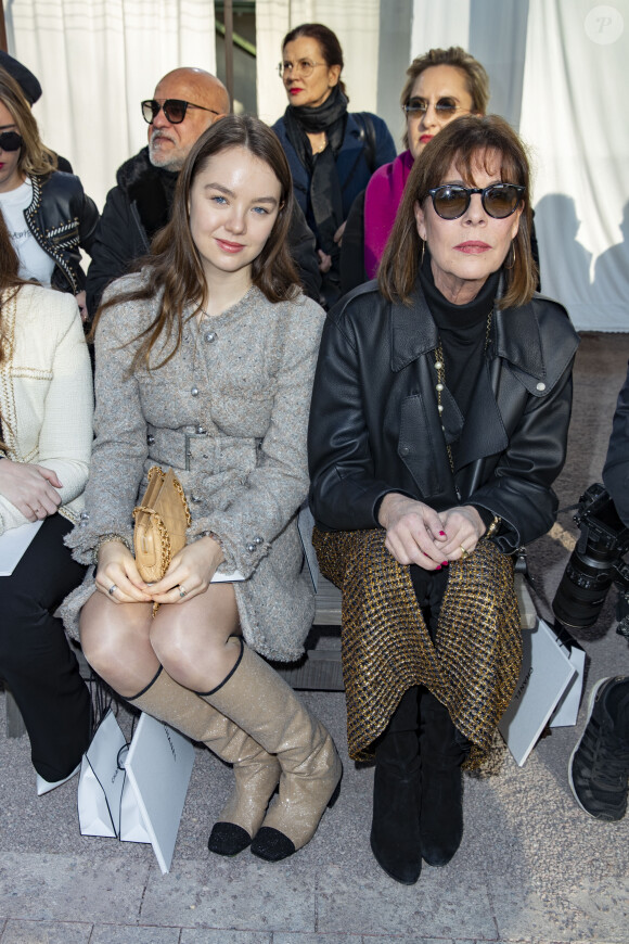 Caroline de Monaco et sa fille Alexandra de Hanovre assistent au deuxième défilé Chanel, collection Haute Couture printemps-été 2020 au Grand Palais. Paris, le 21 janvier 2020.