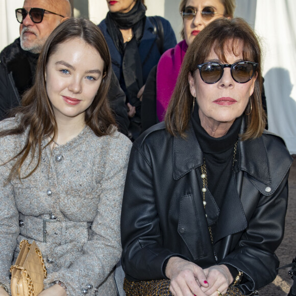 Caroline de Monaco et sa fille Alexandra de Hanovre assistent au deuxième défilé Chanel, collection Haute Couture printemps-été 2020 au Grand Palais. Paris, le 21 janvier 2020.