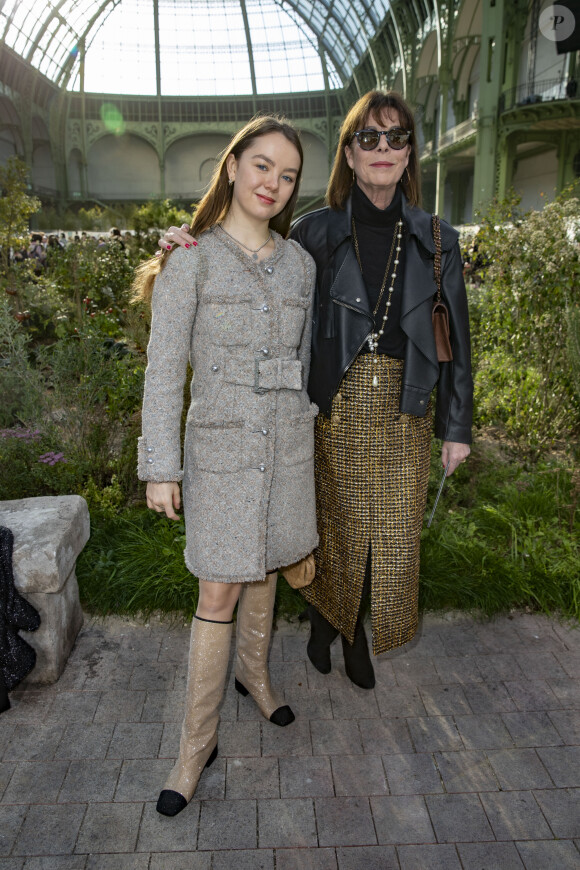 Caroline de Monaco et sa fille Alexandra de Hanovre assistent au deuxième défilé Chanel, collection Haute Couture printemps-été 2020 au Grand Palais. Paris, le 21 janvier 2020.