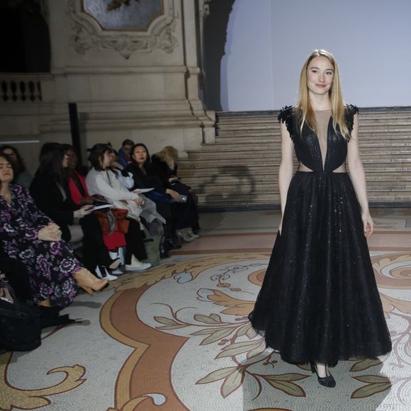 Déborah François assiste au défilé Tony Ward, collection Haute Couture printemps-été 2020, au Palais de la Découverte. Paris, le 20 janvier 2020. © Veeren-Clovis/Bestimage