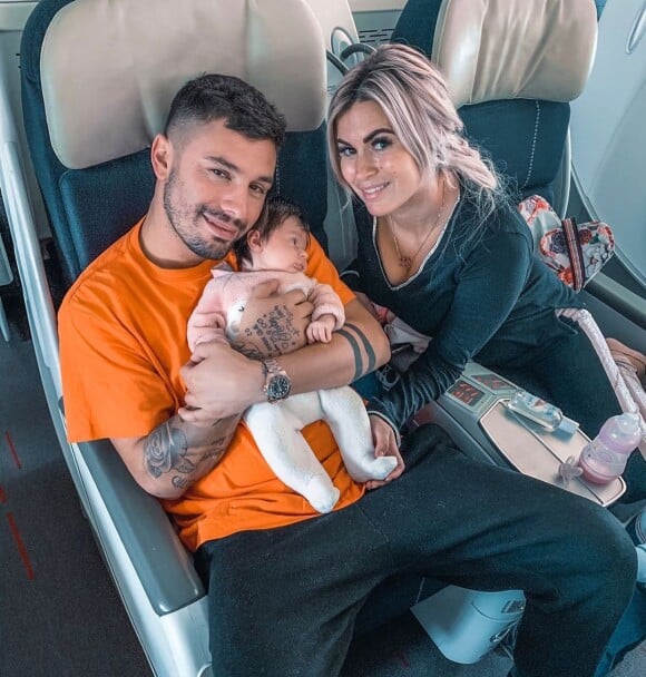 Carla Moreau, Kevin Guedj et Ruby dans un avion, le 13 novembre 2019