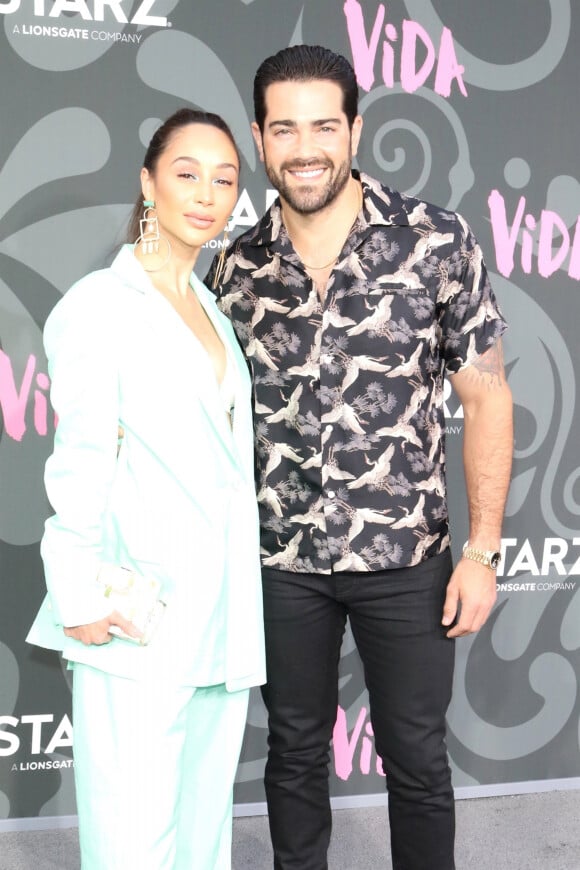 Cara Santana et son mari Jesse Metcalfe à la première de la série TV Starz "Vida" à Los Angeles, le 20 mai 2019.