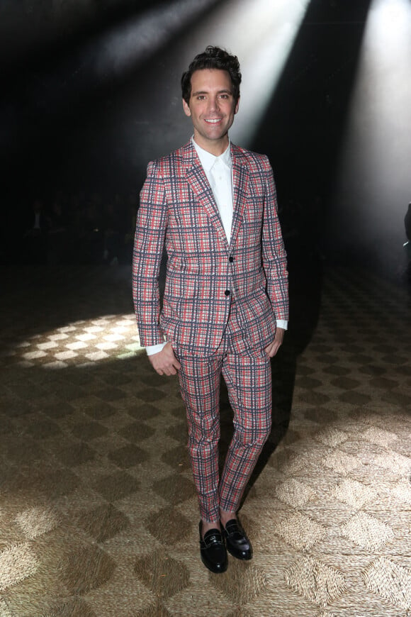 Mika assiste au défilé Viktor & Rolf, collection Haute Couture printemps-été 2020. Paris, le 22 janvier 2020.