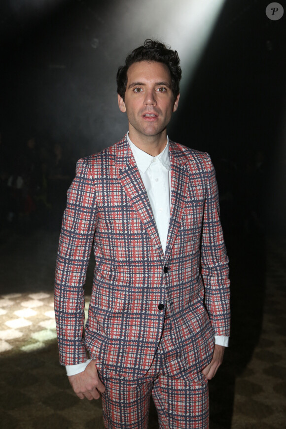 Mika assiste au défilé Viktor & Rolf, collection Haute Couture printemps-été 2020. Paris, le 22 janvier 2020.