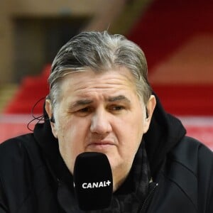 Pierre Ménès, le consultant de Canal Plus, durant la rencontre de football de Ligue 1 opposant Monaco à Lille au stade Louis II le 16 mars 2018. © Bruno Bebert/Bestimage