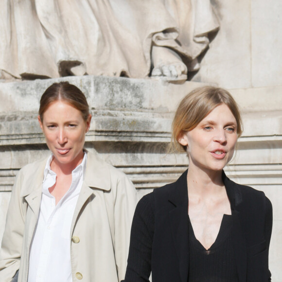 Clémence Poesy enceinte - Arrivée des people au défilé Stella McCartney Collection Prêt-à-Porter Printemps/Eté 2020 lors de la Fashion Week de Paris (PFW), le 30 septembre 2019. © Veeren Ramsamy-Christophe Clovis/Bestimage