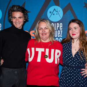 Valérie Damidot avec ses enfants Norman et Roxanne Damidot en photocall lors du 23ème festival international du film de comédie de l'Alpe d'Huez, le 18 janvier 2020. © Cyril Moreau/Bestimage18/01/2020 - Huez