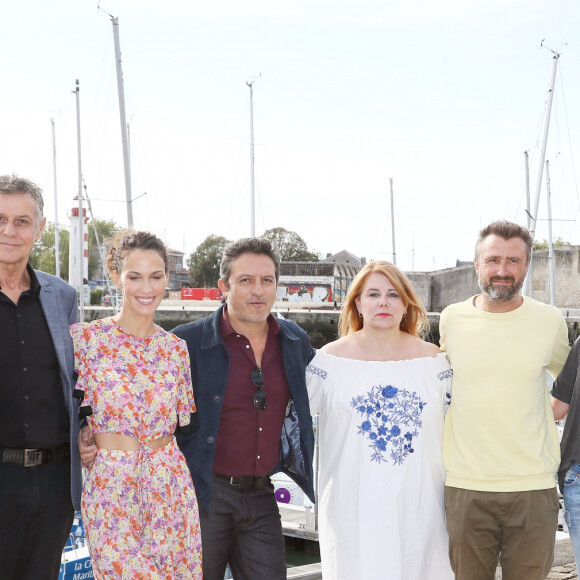 Grégoire Champion, Pierre Deny, Linda Hardy, Farouck Bermouga, Ariane Seguillon, Alexandre Brasseur, Vanessa Demouy, Clément Remiens - Photocall de la série "Demain nous appartient" lors de la 21e édition du Festival de la Fiction TV de la Rochelle. le 14 septembre 2019 © Patrick Bernard / Bestimage