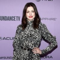 Anne Hathaway : Santiags et chapeau de cow-boy, la jeune maman surprend