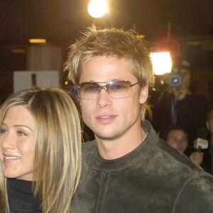 Brad Pitt et Jennifer Aniston à l'avant-première du film "Spy Game" à Los Angeles, en 2001.